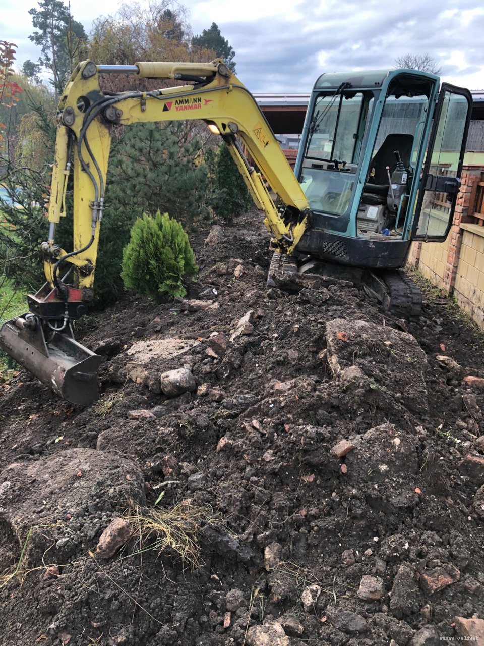 Bagrování štěrku